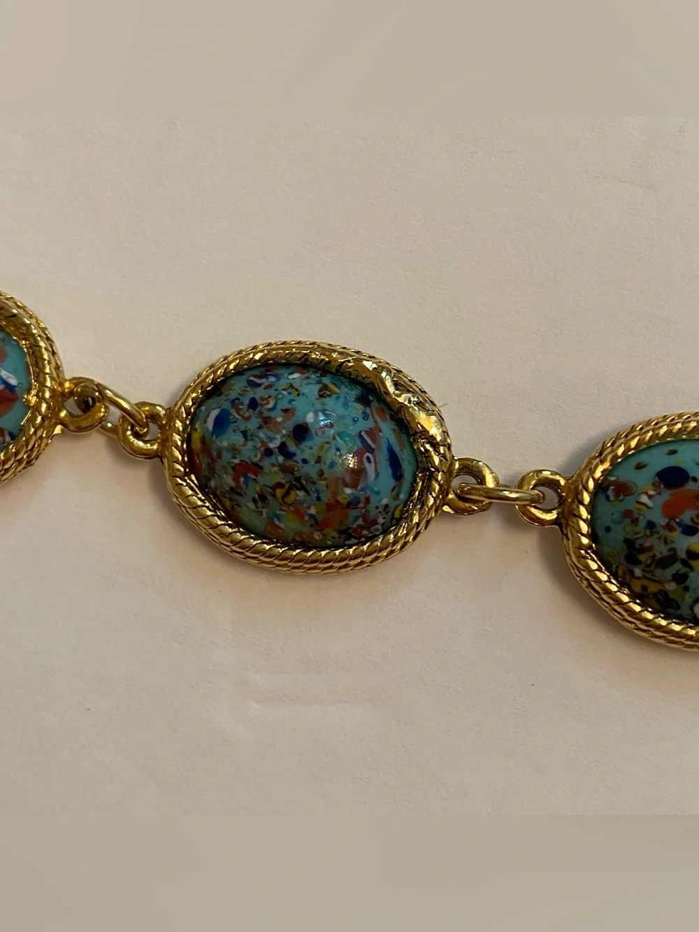 VINTAGE ACCESSOCRAFT NYC BRACELET GOLD TONE BLUE MULTICOLOR GLASS LINKS 7”